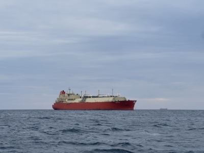 Στην Αλεξανδρούπολη το LNG carrier New Nature - Ετοιμάζεται να «δέσει» με το FSRU (vid)