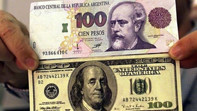 Νέα «βουτιά» για το peso Αργεντινής παρά τη συμφωνία με το ΔΝΤ