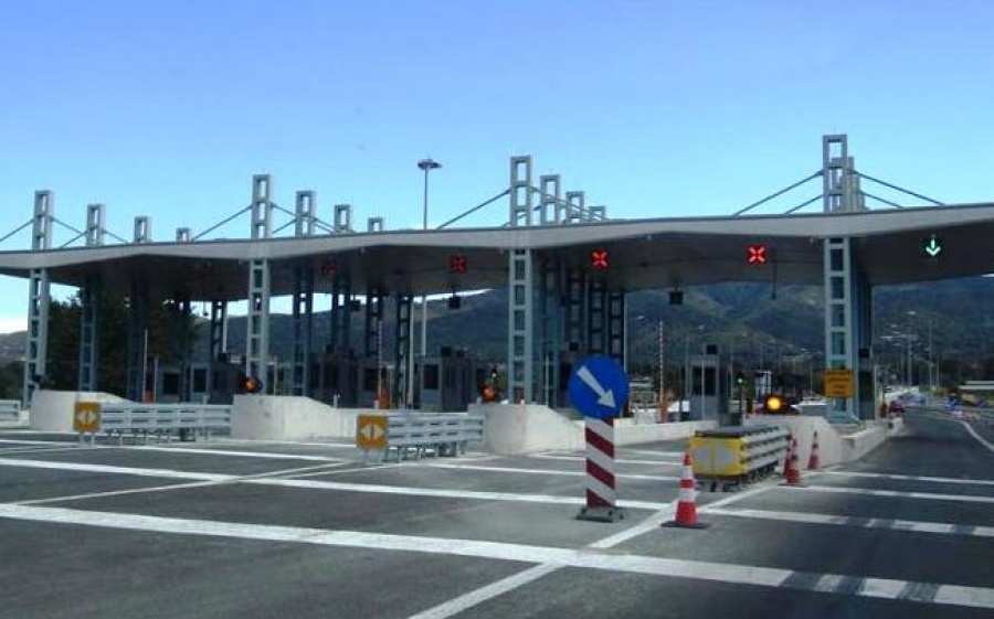 Χωρίς διόδια η διέλευση των οχημάτων στους αυτοκινητόδρομους - Ανοιχτά τα γραφεία Ταυτοτήτων και Διαβατηρίων
