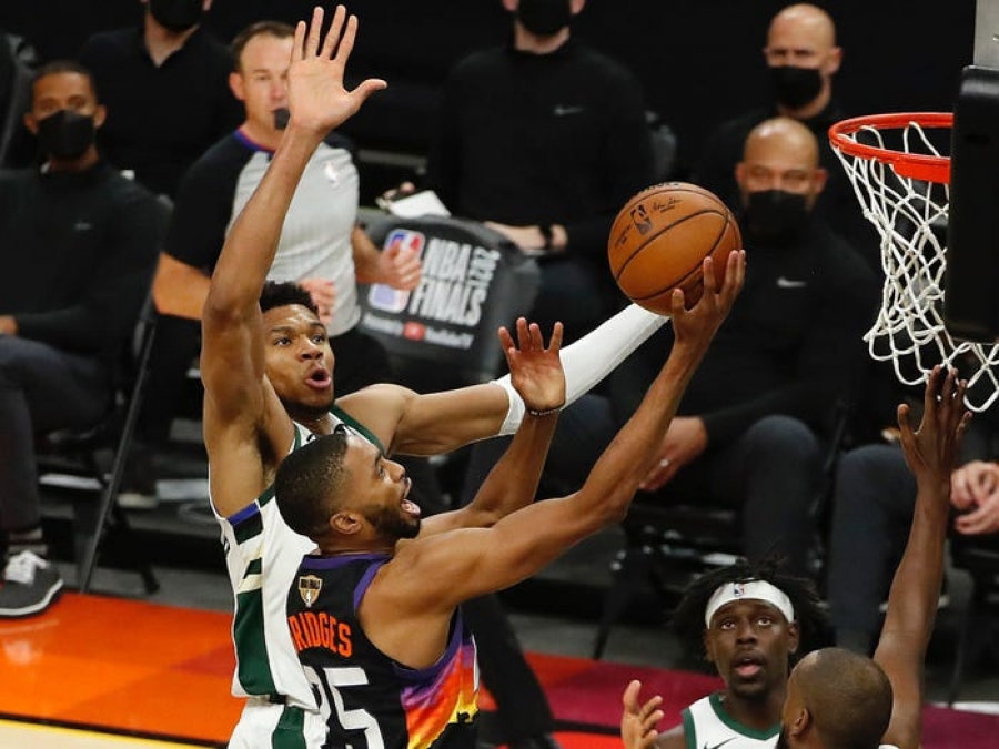 NBA Finals: Έπαιξε ο Giannis, καλύτεροι οι Suns 118-105 τους Bucks και 1-0