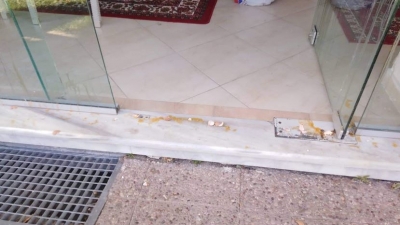 Θεσσαλονίκη: Επίθεση με αυγά στα γραφεία του ΣΥΡΙΖΑ στη Σίνδο από αγνώστους