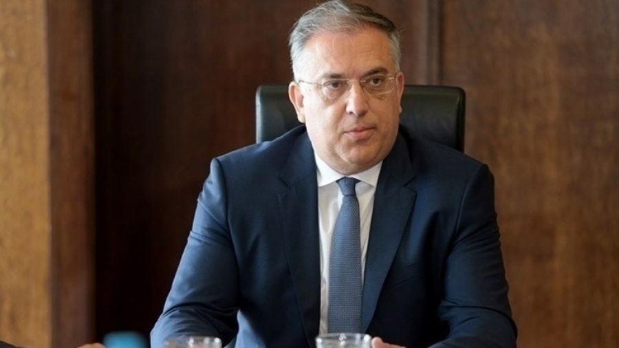 Παρέμβαση Θεοδωρικάκου για το περιστατικό στην Πάτρα: Του ζήτησαν να πει τα κάλαντα γονατιστός και του έβαλαν φωτιά