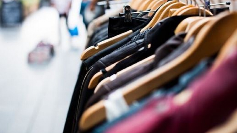 Ανοιχτά την Κυριακή 8/5 τα καταστήματα – Μέχρι 15/5 οι ενδιάμεσες εκπτώσεις