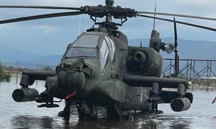 Σάλος με τα ελικόπτερα του στρατού βυθισμένα στο νερό - Σοκαριστικές φωτογραφίες και θύελλα αντιδράσεων