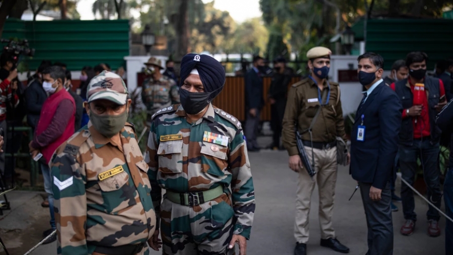 Ινδία: Συντριβή του ελικοπτέρου που μετέφερε τον επικεφαλής του Επιτελείου Άμυνας – 13 νεκροί