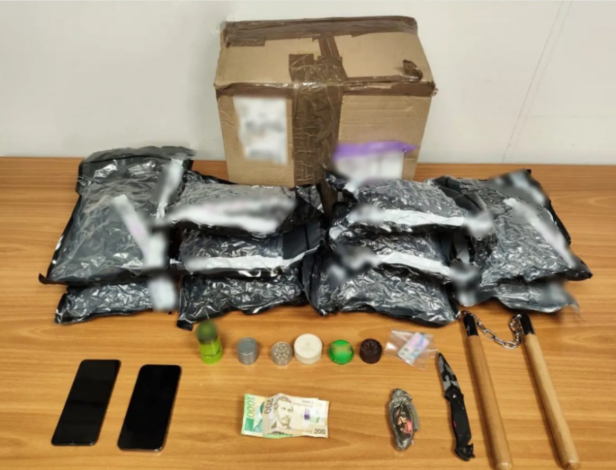 Συνελήφθη αφού... παρέλαβε 5 κιλά κάνναβης από το «Ελ. Βενιζέλος» - Ο 25χρονος και η εμπλοκή Κύπριου τράπερ