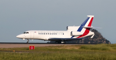 Έφτασε στην Αθήνα ο Macron - Σημαντική επίσκεψη για την υπογραφή 5ετούς αμυντικής συμφωνίας