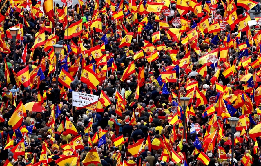 Ισπανία: Διαδήλωση κατά του Sanchez και της πρότασης για συνομιλίες με την Καταλονία