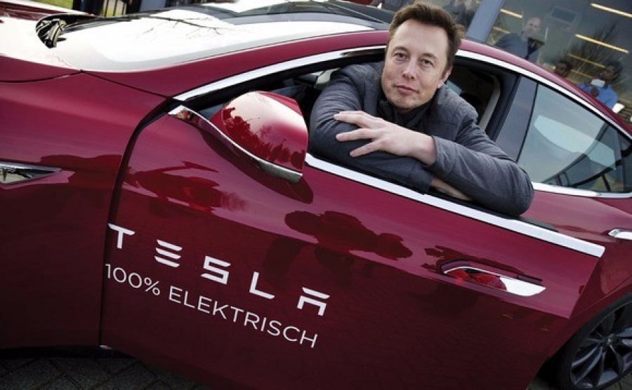 Ναι μεν αλλά: Ο Elon Musk υπόσχεται να μειώσει τις τιμές στα Tesla υπό έναν όμως... όρο