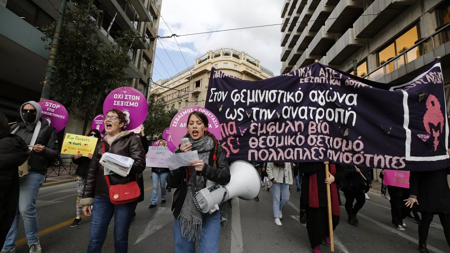 Πορεία και συγκεντρώσεις φεμινιστικών οργανώσεων στο κέντρο της Αθήνας για την Παγκόσμια Ημέρα της Γυναίκας