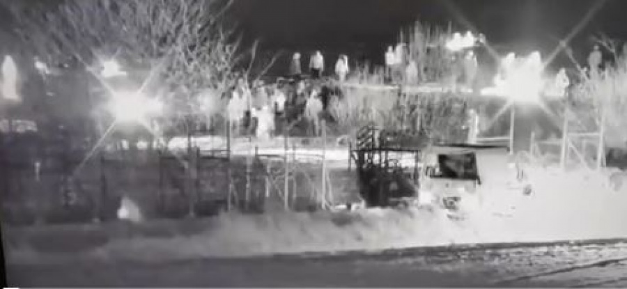 Βίντεο - σοκ: Όχημα του τουρκικού στρατού προσπαθεί να γκρεμίσει φράχτη στον Έβρο