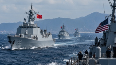 Global alarm - Chinese forces confront US warship - New tension with Taiwan