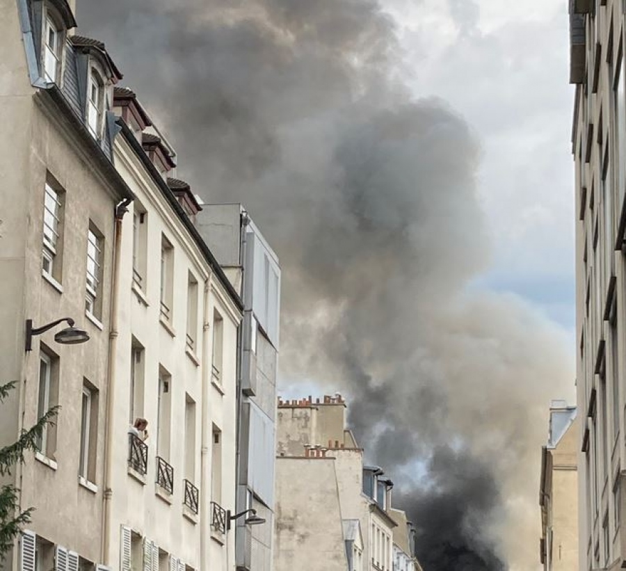 Γαλλία: Ισχυρή έκρηξη συγκλόνισε το Παρίσι - Κτίρια τυλίχθηκαν στις φλόγες, 16 τραυματίες