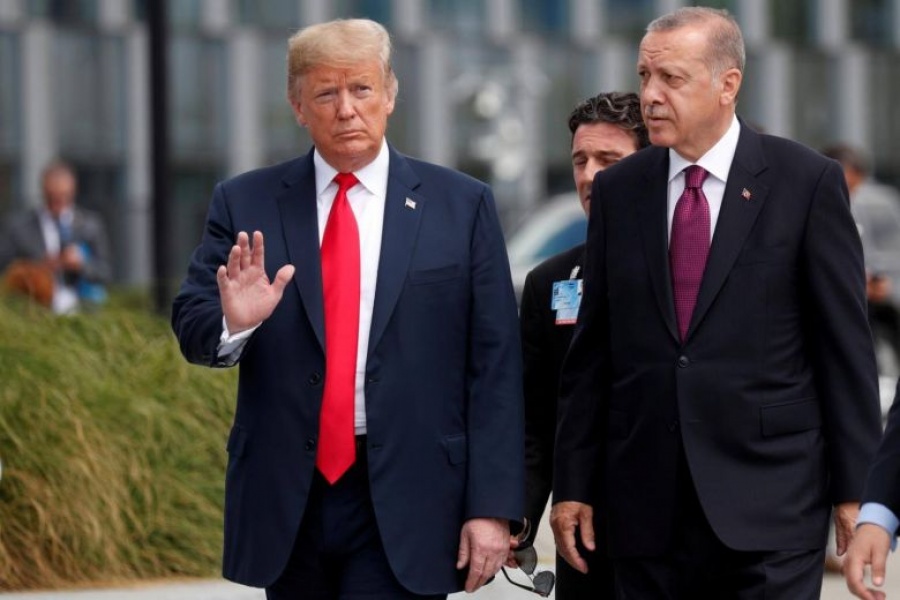 Ο Erdogan στέλνει στρατό στα σύνορα με τη Συρία - Trump: Με διαβεβαίωσε ότι θα «εξαφανίσει» τον ISIS