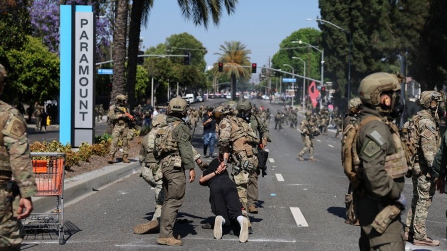 Ο Trump θα διαβεί τον Ρουβίκωνα - Έτοιμοι για ανάπτυξη οι πεζοναύτες στο Los Angeles