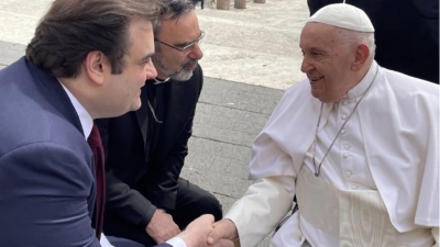 Συνάντηση Πιερρακάκη με τον Πάπα Φραγκίσκο στο Βατικανό – Πώς τον αποκάλεσε