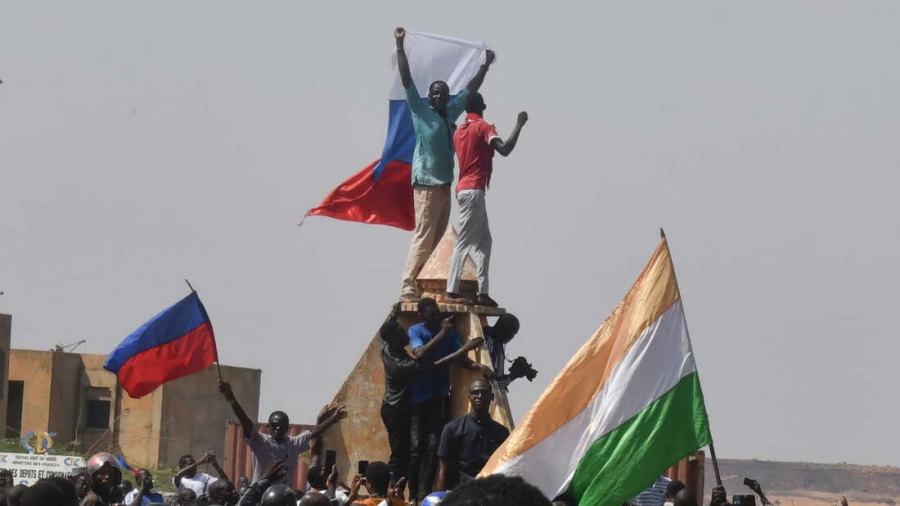 Κίνδυνος ανάφλεξης στην Αφρική - Πυρά στη Ρωσία για το πραξικόπημα στο Νίγηρα - Απειλούν τη Γαλλία με πόλεμο
