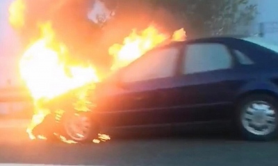 Στις φλόγες τυλίχτηκε αυτοκίνητο στην Λεωφόρο Ποσειδώνος