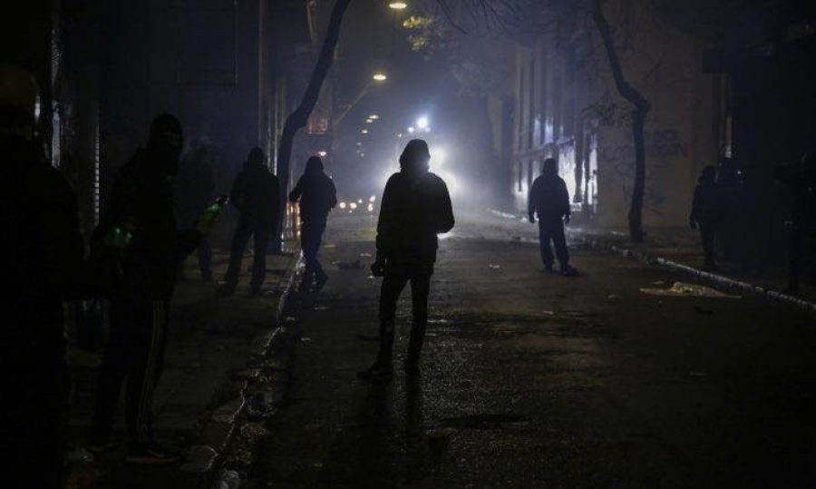 Ένας τραυματίας στα Εξάρχεια από τα επεισόδια - Στις 35 έχουν οι προσαγωγές