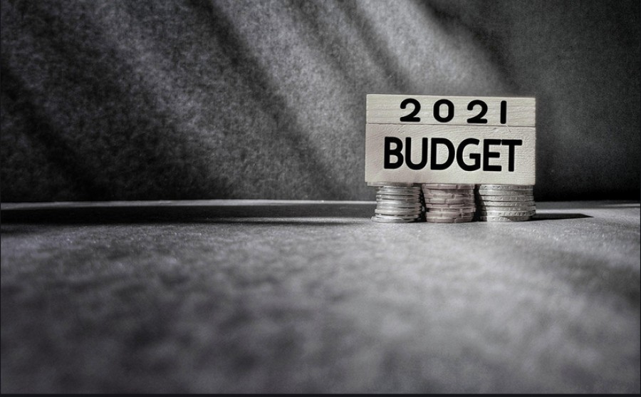 Σε θολά νερά ο προϋπολογισμός του 2021 - «Έχει καεί» πριν προλάβει να κατατεθεί το προσχέδιο στις 5/10 στη Βουλή