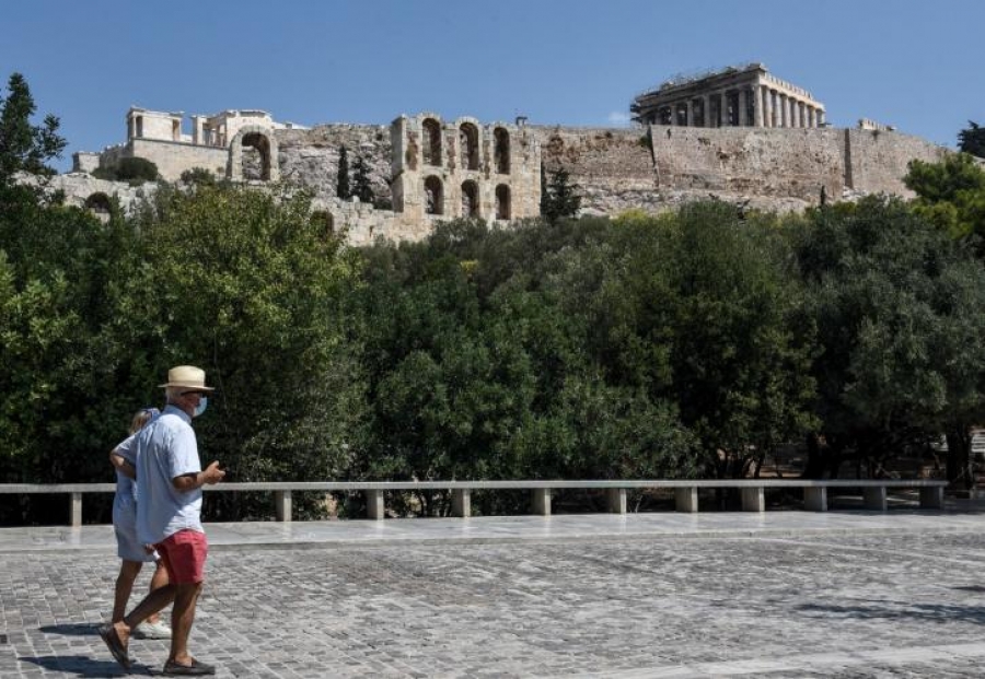 Τουρισμός: Με το «σταγονόμετρο» οι νέες κρατήσεις, στη «σκιά» της παραλλαγής Omicron