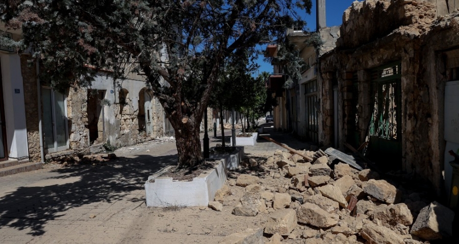 Σείεται η γη στην Κρήτη - Καταστράφηκαν πάνω από 100 κτήρια - Σοβαρές ζημιές σε 1.000 - Ισχυρός μετασεισμός 5,3 Ρίχτερ