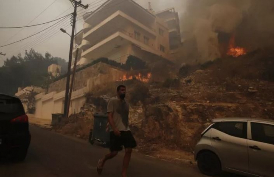 Διακοπές κυκλοφορίας στο Πανόραμα Βούλας λόγω της πυρκαγιάς