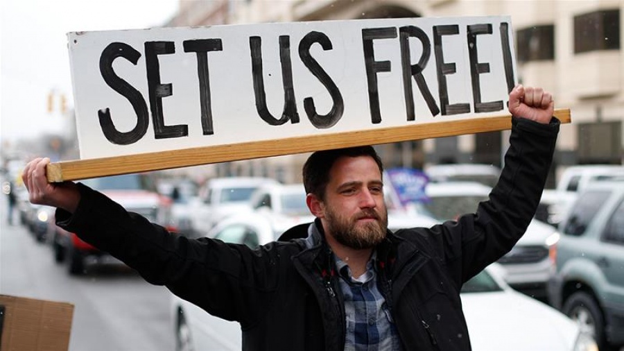 Δημοσκόπηση ΗΠΑ: Το 70% φοβάται για τις προσωπικές ελευθερίες λόγω κορωνοϊού