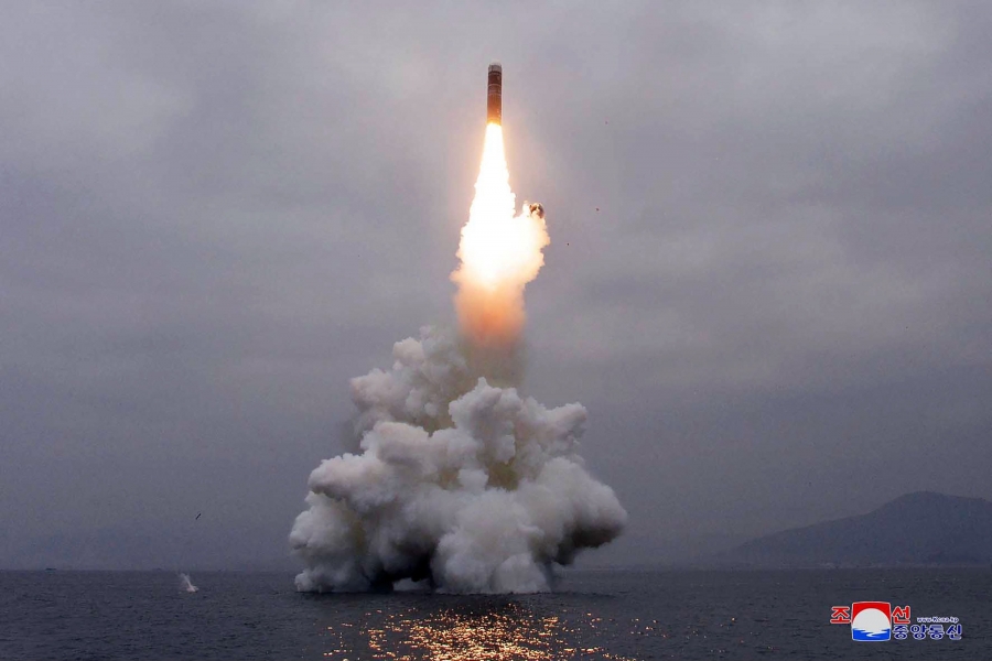Συναγερμός από τη νέα εκτόξευση βαλλιστικού πυραύλου από τη Βόρεια Κορέα