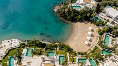 50 χρόνια Grecotel – Από το Ρέθυμνο στον κόσμο Παρατεταμένο χειροκρότημα στους χιλιάδες εργαζόμενους της Grecotel