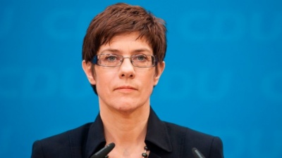 Δημοσκόπηση Γερμανία: Προβάδισμα για την «προστατευόμενη» της Merkel στην «κούρσα» για την ηγεσία του CDU