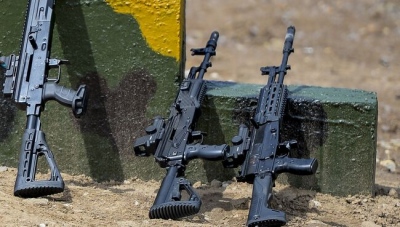 Σιωπηλή αναβάθμιση στο πεδίο μάχης: Η Kalashnikov «κόντυνε» το ak‑15 και αλλάζει τους κανόνες