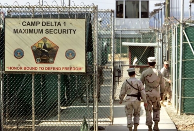 Οι ΗΠΑ εμβολιάζουν για Covid τους κρατούμενους για τρομοκρατία στο Guantanamo