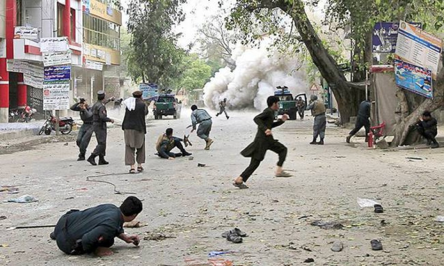Αφγανιστάν: Τουλάχιστον 15 νεκροί από την επίθεση σε κυβερνητικό κτίριο στη Τζαλαλαμπάντ