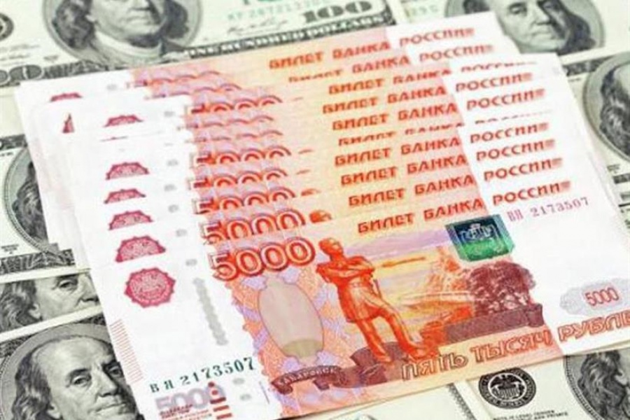 Ρωσία: Καταρρέει σε χαμηλά 5ετίας το ρούβλι – Στο -32% από τις αρχές του 2020