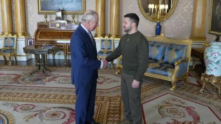 Στο Λονδίνο ο Zelensky – Δέσμευση για μελλοντική αποστολή αεροσκαφών: Βρετανοί πιλότοι θα εκπαιδεύσουν Ουκρανούς