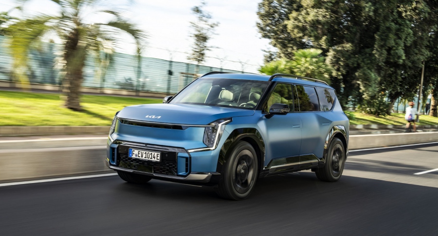 Με το Kia EV9 στο Σαιν-Τροπέ!