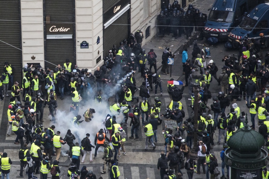 Γαλλία: Απαγορεύτηκαν οι διαδηλώσεις των «κίτρινων γιλέκων» για το Σάββατο 23/3