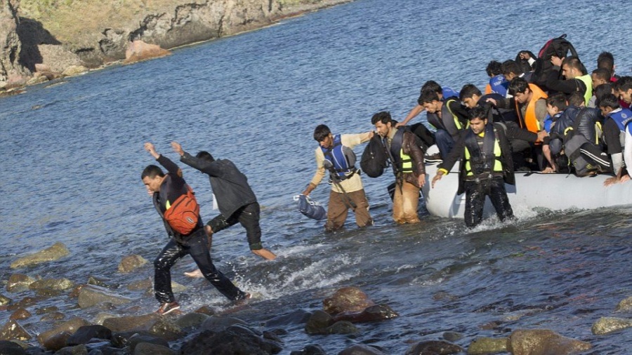 Πάνω από 420 νέοι πρόσφυγες και μετανάστες έφτασαν στα νησιά του Αιγαίου σε 12 ώρες