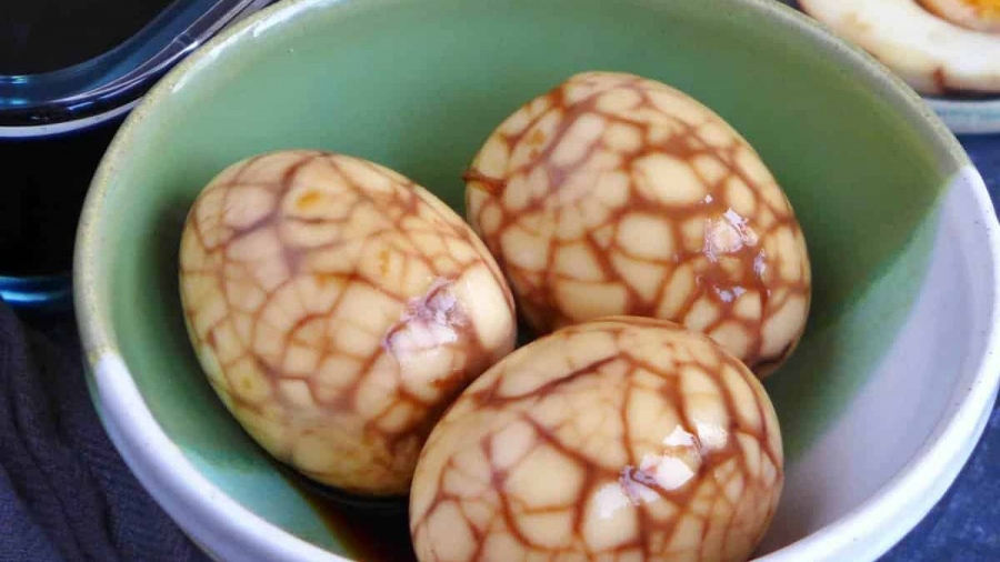 Τα αυγά των... παρθένων αγοριών - Η σοκαριστική κινεζική μέθοδος θεραπείας για θερμοπληξία, πόνους!