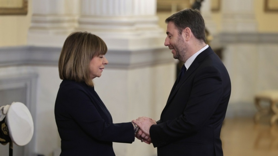 Το ΠΑΣΟΚ καλεί Σακελλαροπούλου... την πάλαι ποτέ «ουρά του Μητσοτάκη»