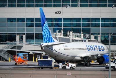 Ξεκινά το πληθωριστικό ντόμινο στις ΗΠΑ: Οι αεροπορικές αυξάνουν εισιτήρια +20% και τέλη αποσκευών λόγω καυσίμων