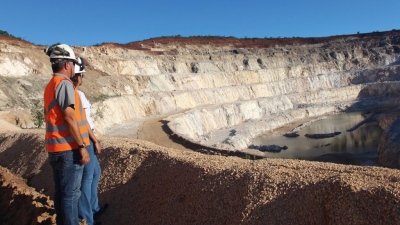 Η «μάχη» για τα κρίσιμα ορυκτά - Πώς η ΕΕ χάνει έδαφος από την Κίνα στις επενδύσεις