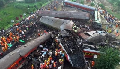 Σιδηροδρομική τραγωδία στην Ινδία - Στους 288 οι νεκροί - Κήρυξη εθνικού πένθους, ο Modi στον τόπο της καταστροφής