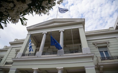 Υπουργείο Εξωτερικών: Σε διαρκή επικοινωνία με τις ελληνικές διπλωματικές και προξενικές αρχές στη Ρωσία