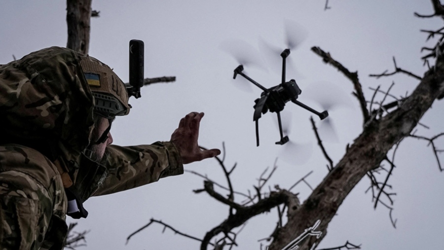 Ρώσος στρατιώτης περιγράφει πώς σώθηκε από ουκρανικό drone χάρη σε μια... θερμική κουβέρτα