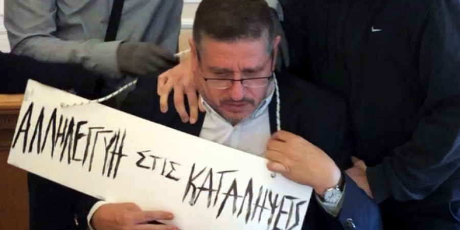 Ενώπιον του ανακριτή οι 8 κατηγορούμενοι για την επίθεση στον Πρύτανη της ΑΣΟΕΕ