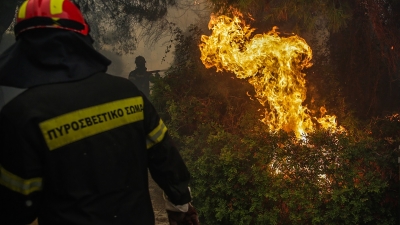 Φωτιά στη Ρόδο - Μεγάλη κινητοποίηση της Πυροσβεστικής