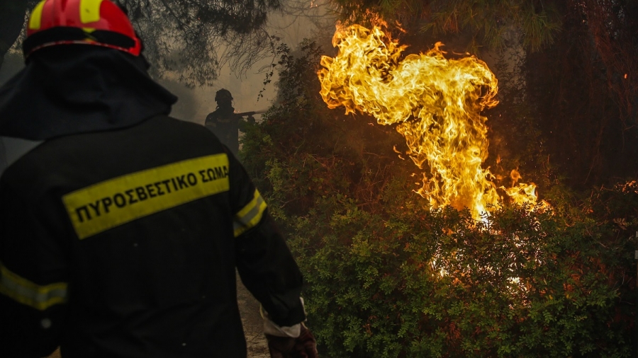 Φωτιά στη Ρόδο - Μεγάλη κινητοποίηση της Πυροσβεστικής