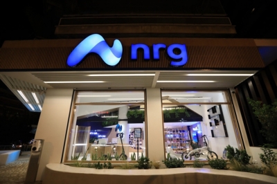 Η NRG αλλάζει μονομερώς τα συμβόλαια και επιβάλλει πρόστιμα στους καταναλωτές που φεύγουν